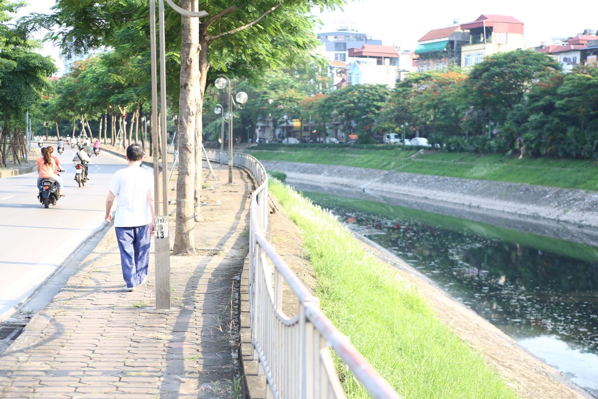 Nguoi dan Ha Noi bat ngo do xo ra 2 bo song To Lich-Hinh-14