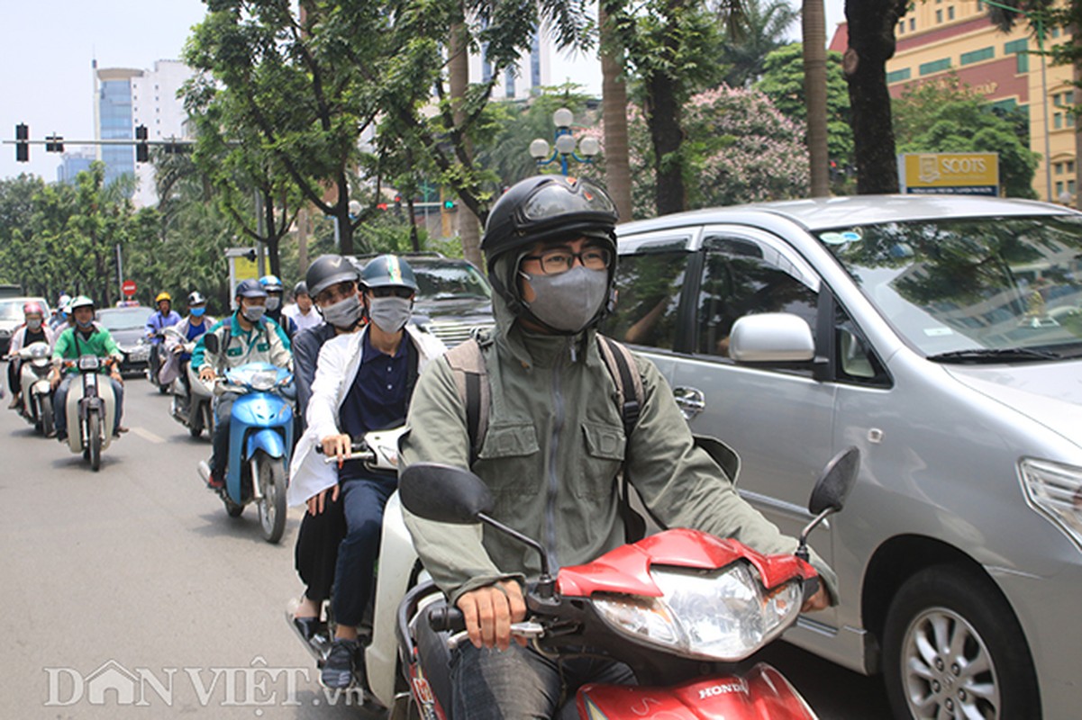 Anh: Cach nguoi dan Ha Noi vat va vuot qua cai nang 40 do C-Hinh-2