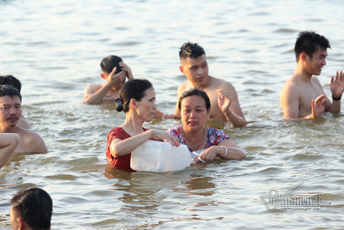 Ha Noi nong nhu rang, ngoai o thanh 'bai bien' ngan nguoi tam mat-Hinh-12