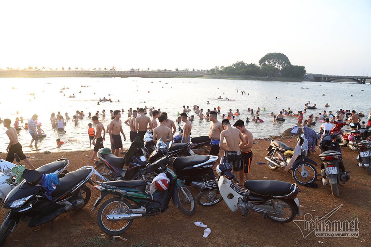 Ha Noi nong nhu rang, ngoai o thanh 'bai bien' ngan nguoi tam mat-Hinh-6