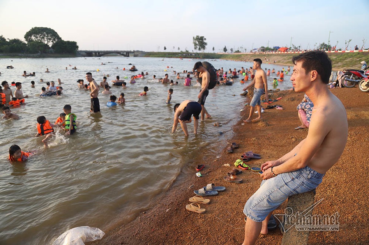 Ha Noi nong nhu rang, ngoai o thanh 'bai bien' ngan nguoi tam mat-Hinh-7