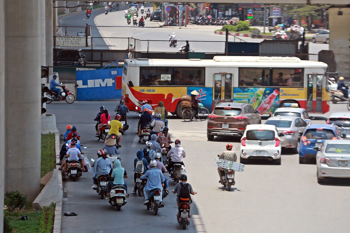 Xay dung gan 11 nam chua hoan thanh, duong sat tren cao co duy nhat tac dung the nay-Hinh-8