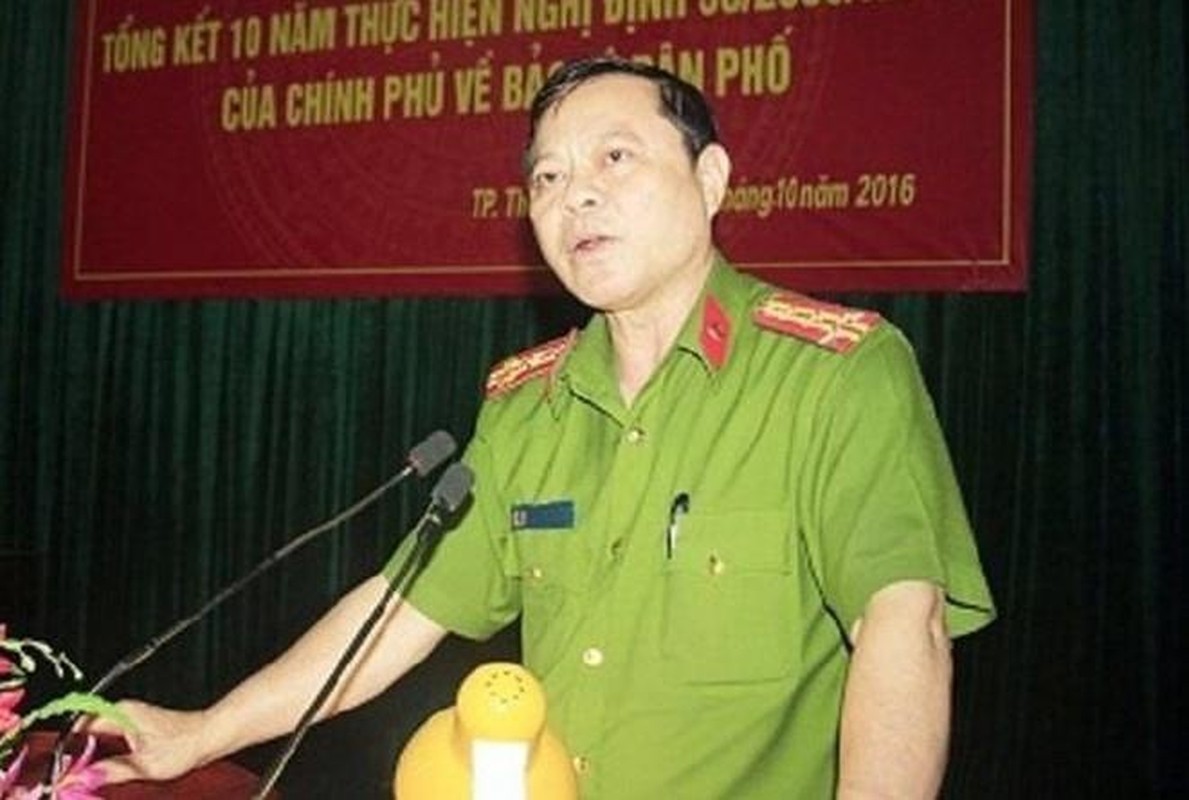 Xet xu cuu Truong cong an TP Thanh Hoa: Suc khoe yeu, phai diu vao Toa-Hinh-10