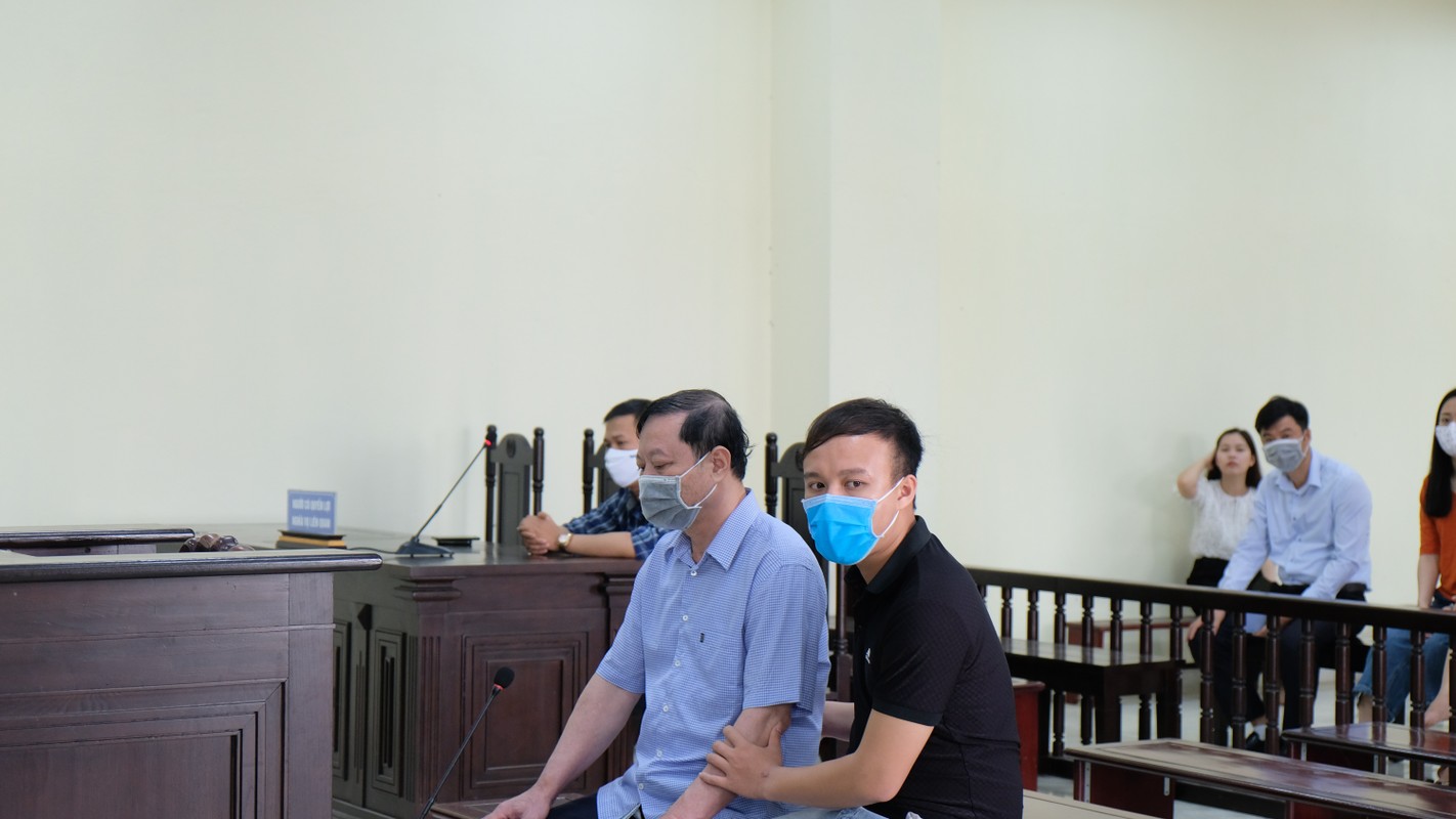 Xet xu cuu Truong cong an TP Thanh Hoa: Suc khoe yeu, phai diu vao Toa-Hinh-2