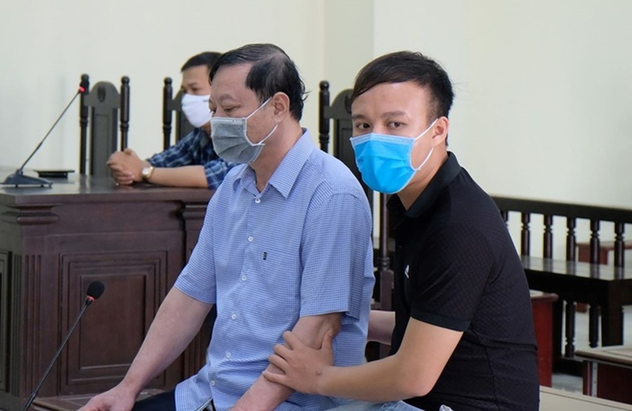 Xet xu cuu Truong cong an TP Thanh Hoa: Suc khoe yeu, phai diu vao Toa-Hinh-5