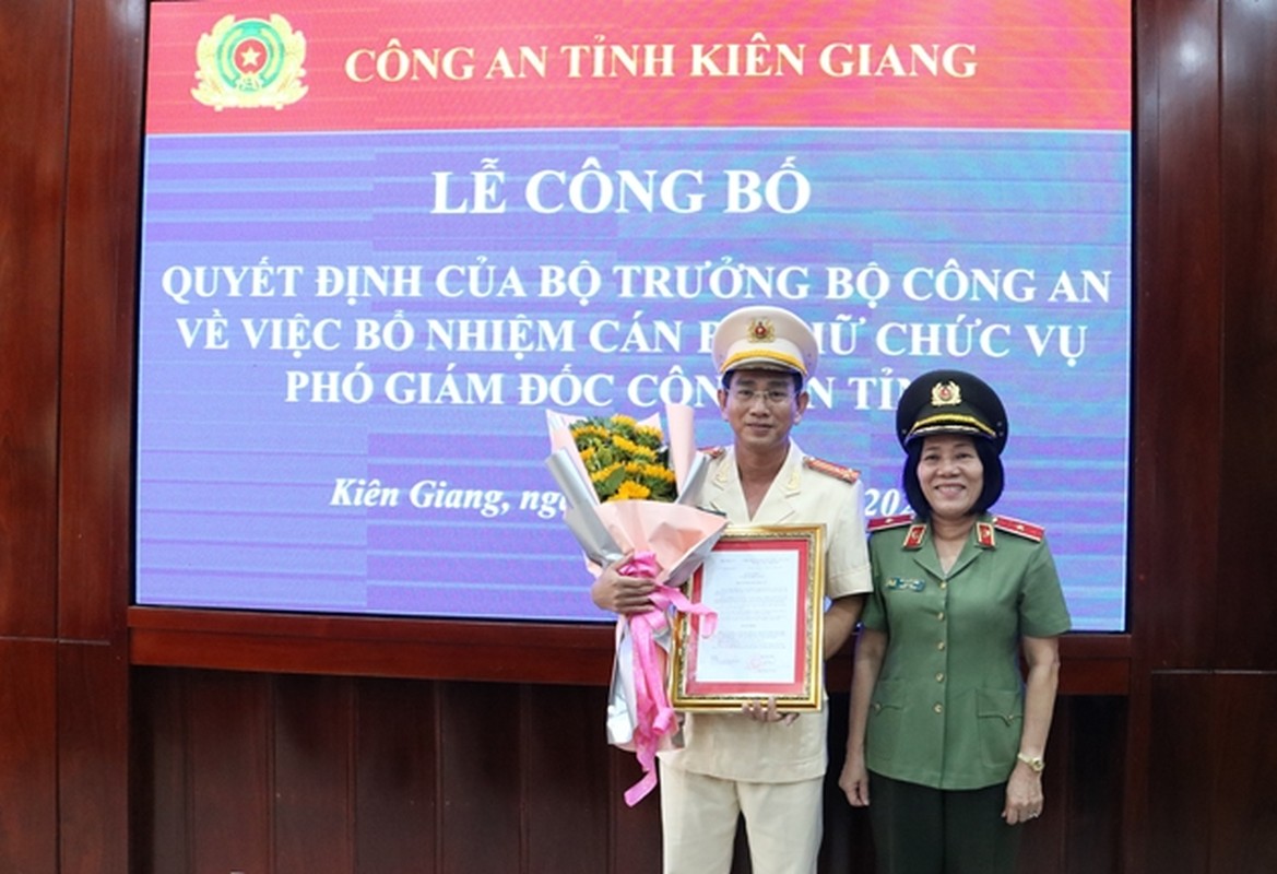 Nu Thieu tuong Cong an dau tien Bui Tuyet Minh nghi huu-Hinh-11