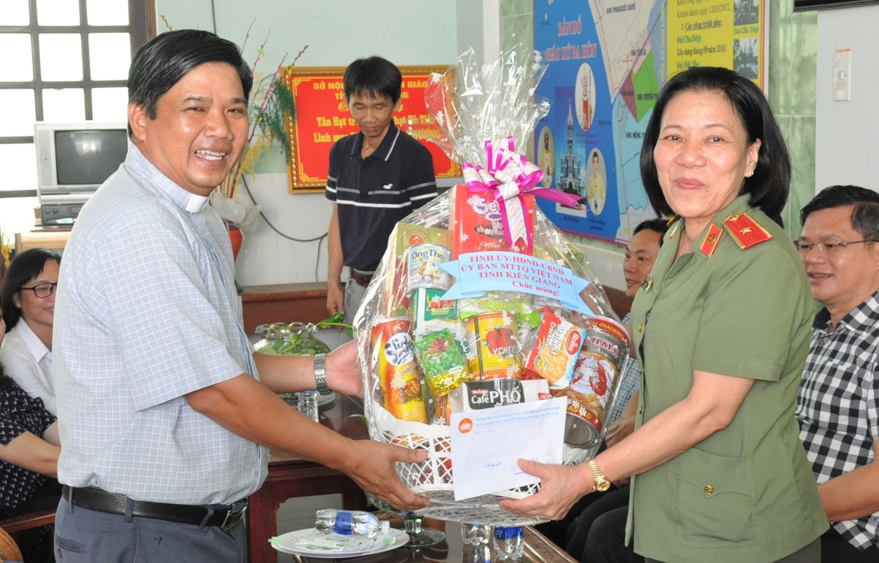 Nu Thieu tuong Cong an dau tien Bui Tuyet Minh nghi huu-Hinh-8