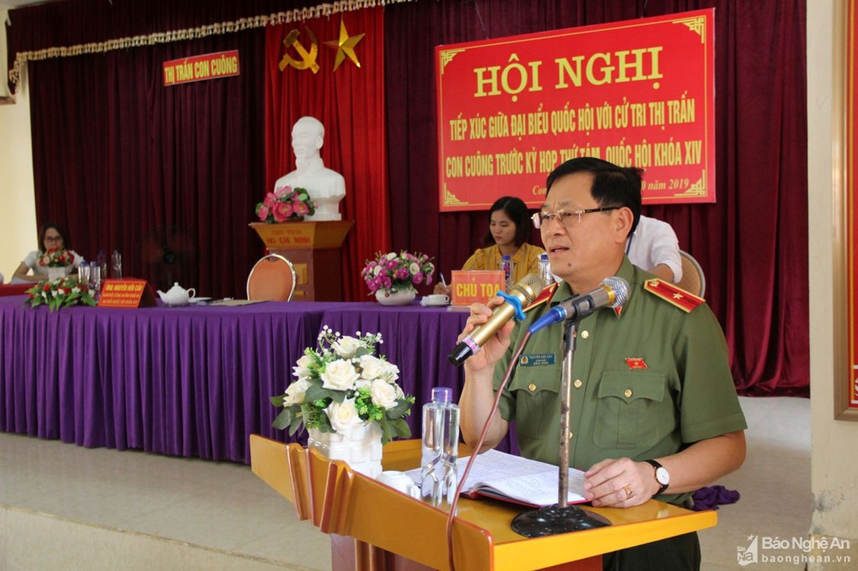 Thieu tuong Nguyen Huu Cau thoi chuc Giam doc Cong an tinh Nghe An-Hinh-4