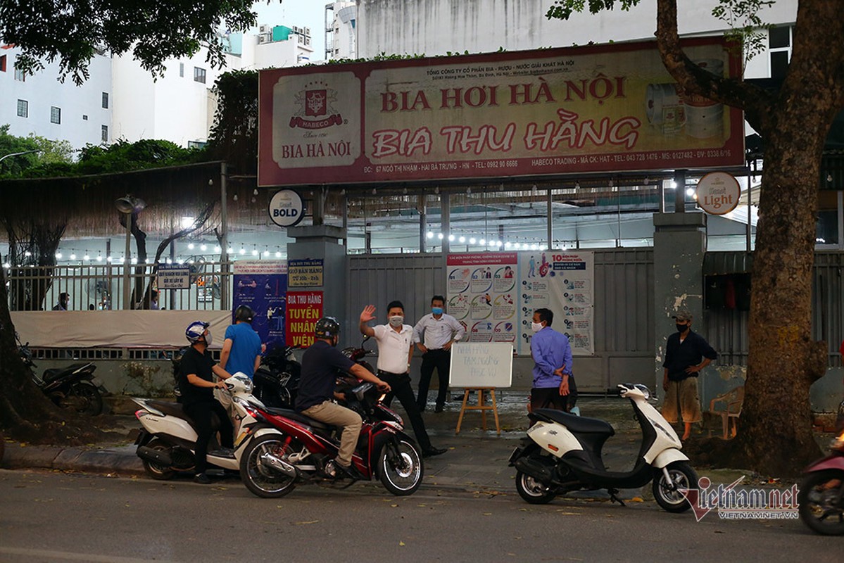 Quan bia van tap nap sau lenh cam cua Ha Noi-Hinh-4