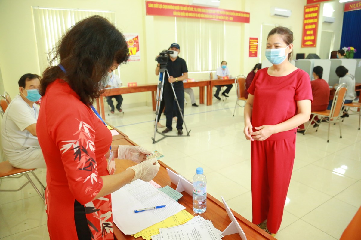 Quang Ninh: San sang phuong an bau cu trong khu vuc phong toa COVID-19-Hinh-7