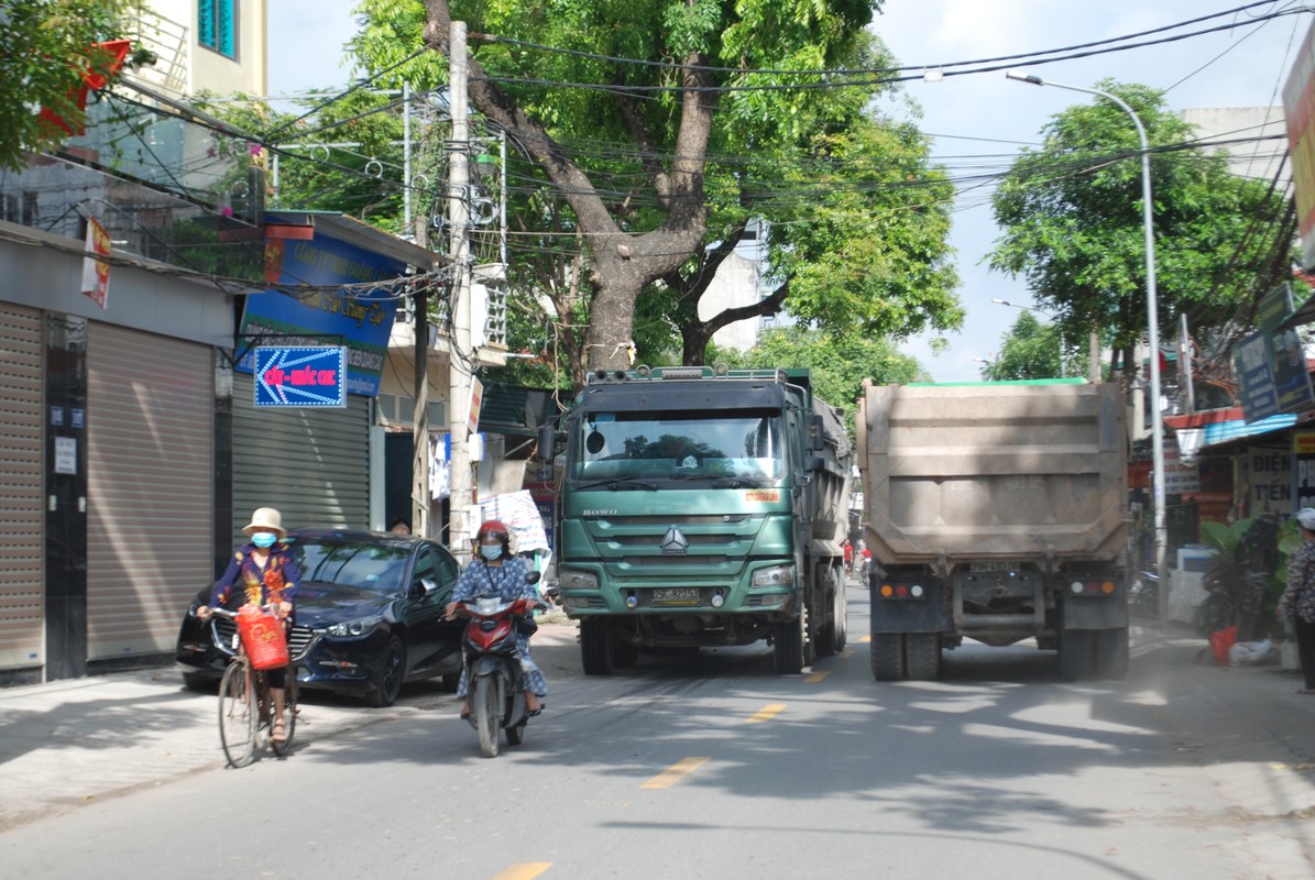 Ha Noi: Dan buc xuc vi xe tai 