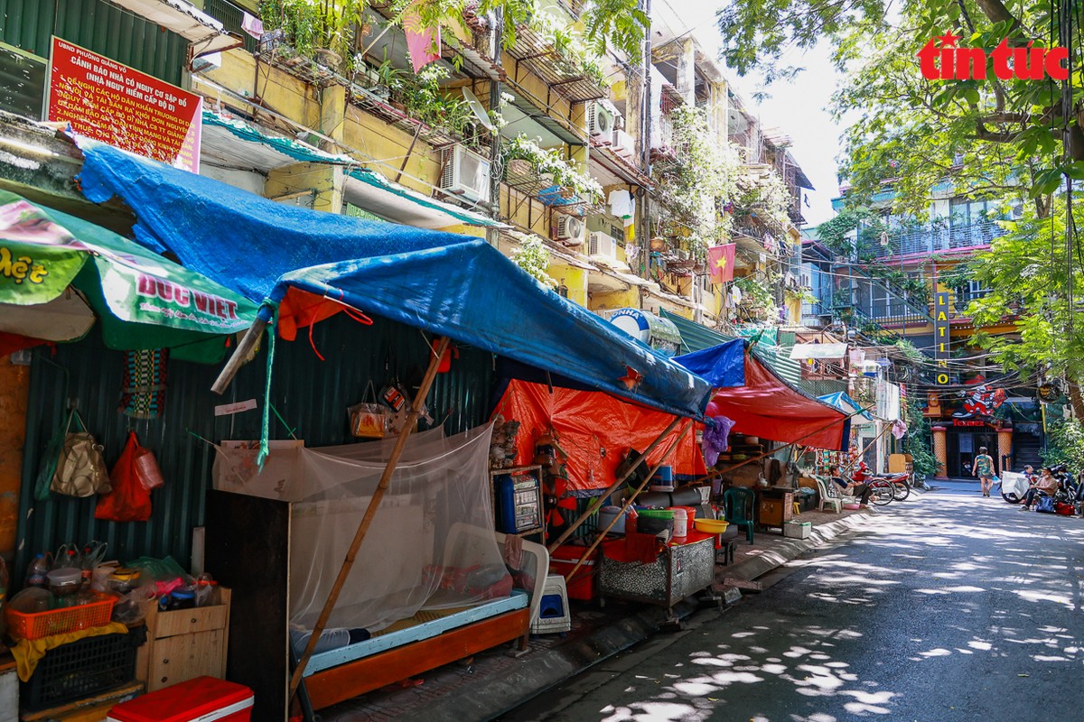 Ha Noi: Can canh cac khu tap the phai di dan khan cap trong mua mua bao-Hinh-5