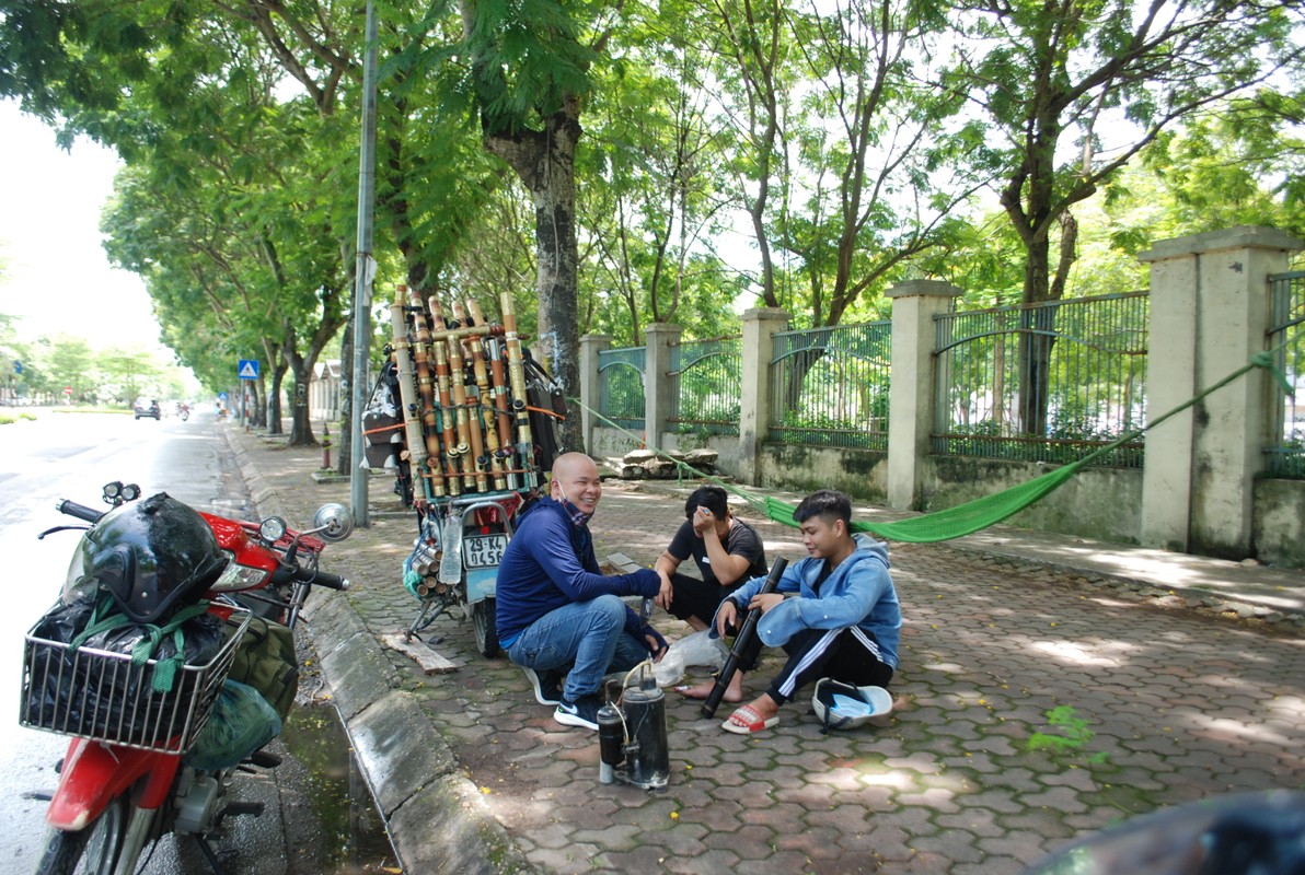 Ha Noi nong gan 40 do, nguoi lao dong tron nang the nao?-Hinh-9