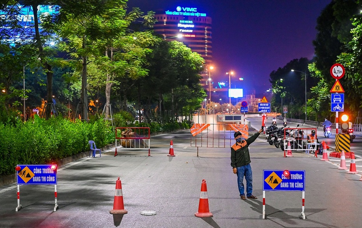 Ha Noi: Cam 1 chieu ham Kiem Lien, nguoi dan luu thong the nao?-Hinh-2