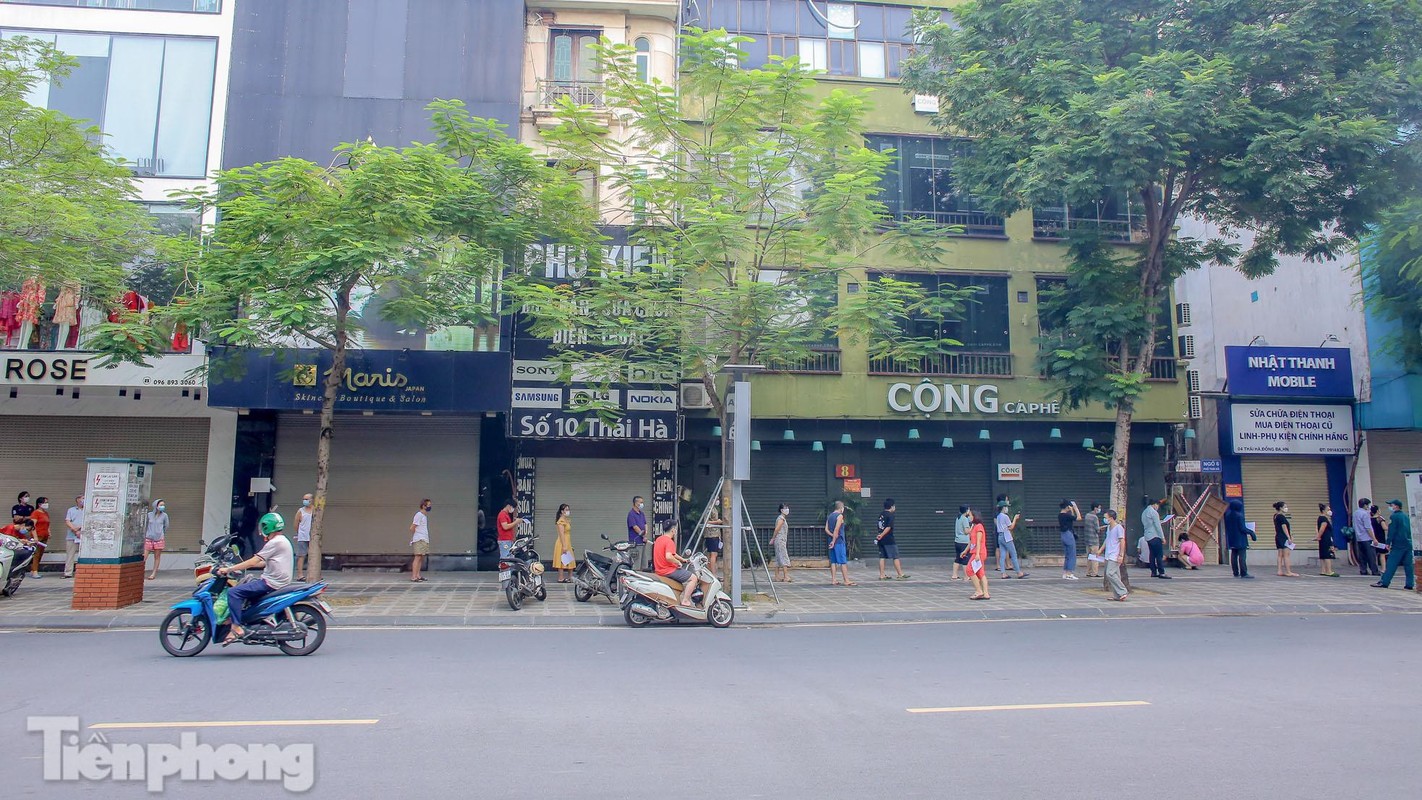 Can canh than toc xet nghiem COVID-19 ngay tren he pho Ha Noi-Hinh-2