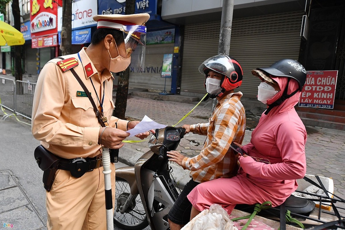 Duong Ha Noi lai dong duc xe co nhu chua he co COVID-19-Hinh-10