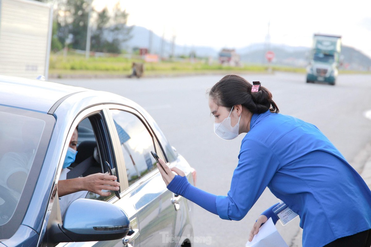 Nhung nu sinh 10x ngay dem hang hai truc chot chong dich