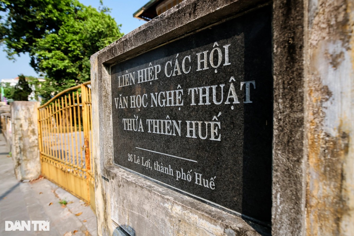 Can canh biet thu Phap co 100 nam tuoi sap duoc “than den” di doi-Hinh-5