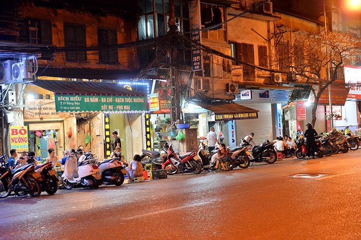 Hang quan Ha Noi nhon nhip trong ngay dau duoc mo cua sau 21 gio dem-Hinh-5