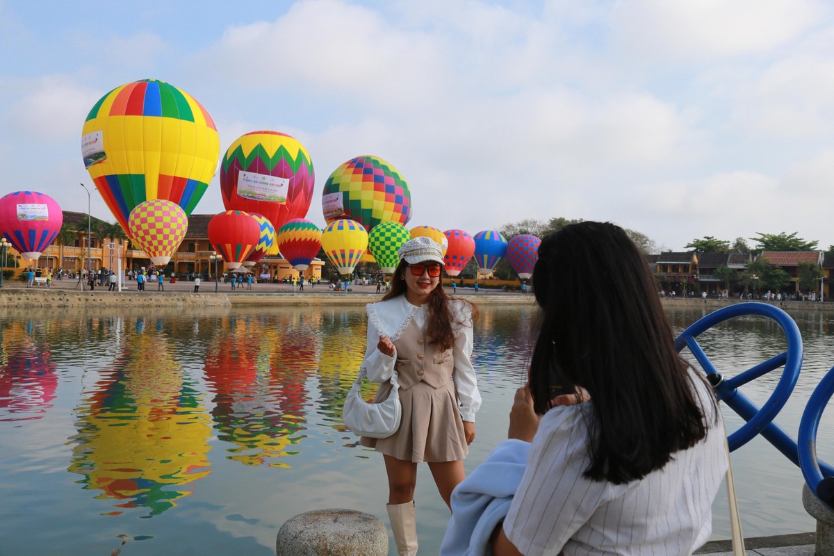 Vi sao pho co Hoi An xuat hien hang chuc qua cau khong lo bay lo lung-Hinh-8