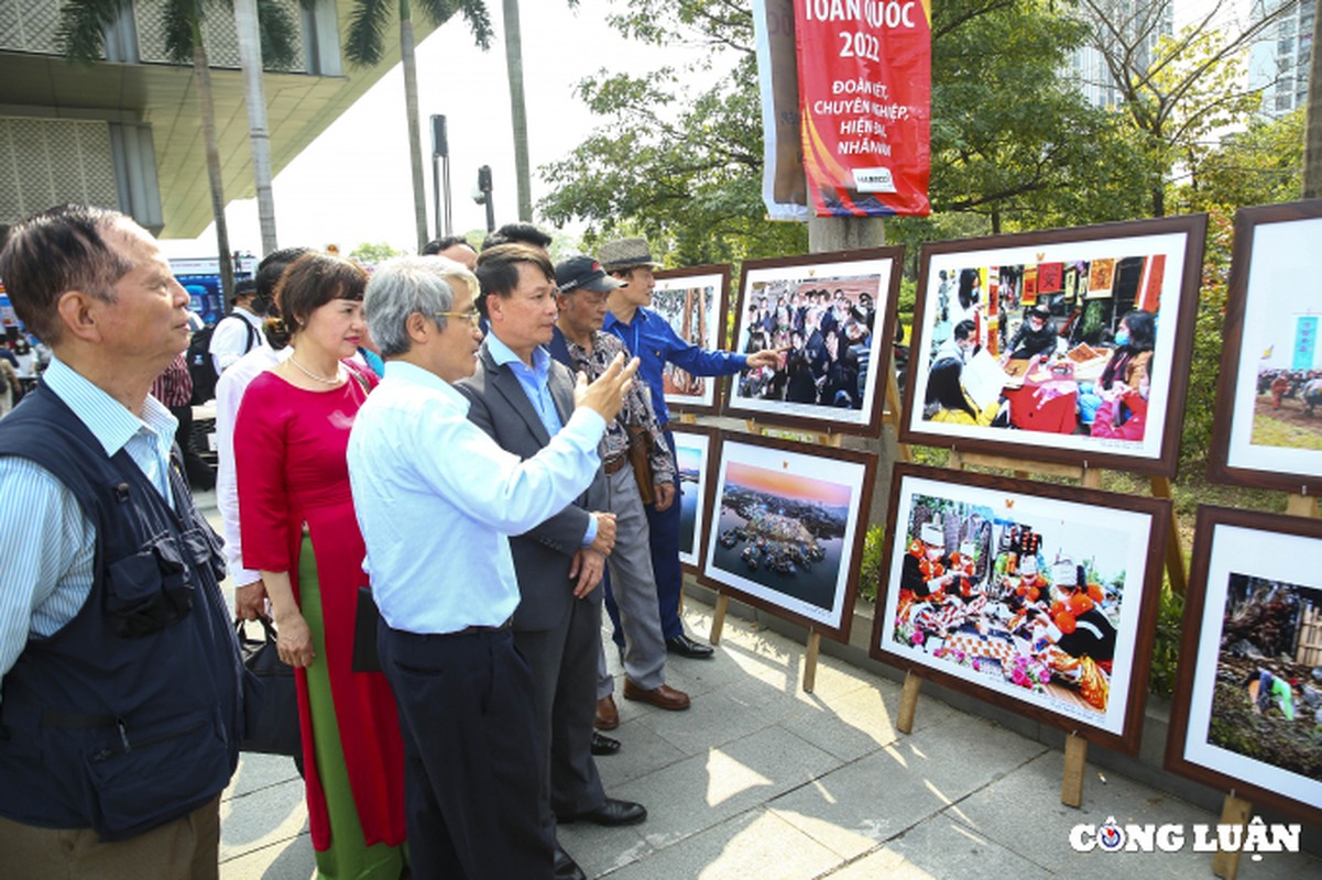 Nhung hinh anh an tuong ngay dau tien khai mac Hoi bao toan quoc 2022-Hinh-15