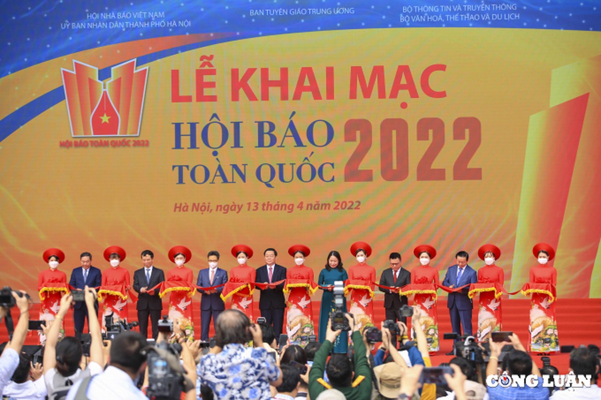 Nhung hinh anh an tuong ngay dau tien khai mac Hoi bao toan quoc 2022-Hinh-3