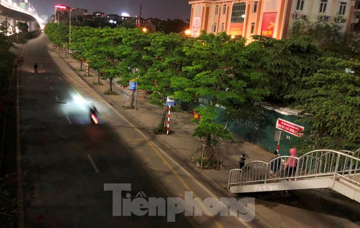 Khong anh den, lai xe cang mat ‘mo mam’ tren tuyen duong nghin ty o Ha Noi-Hinh-8