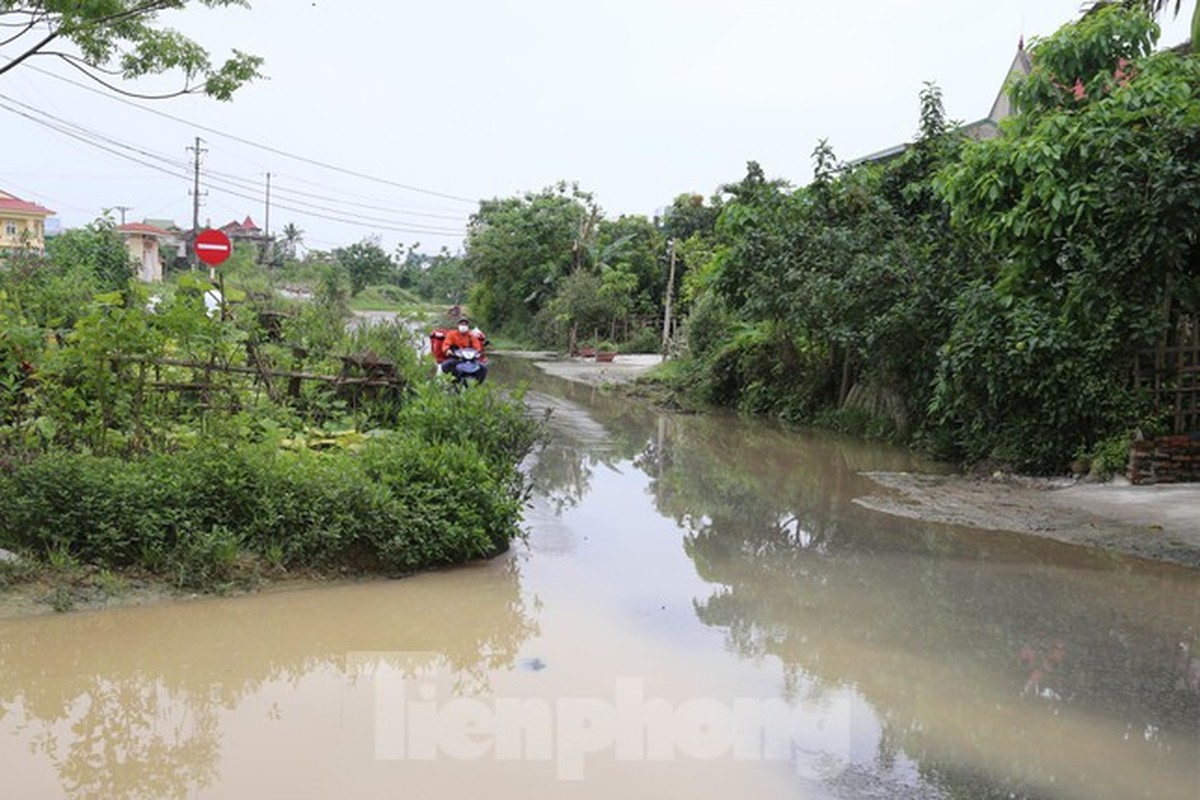 Can canh tuyen duong dai 500m thi cong hon 15 nam chua xong, cu mua la ngap-Hinh-2