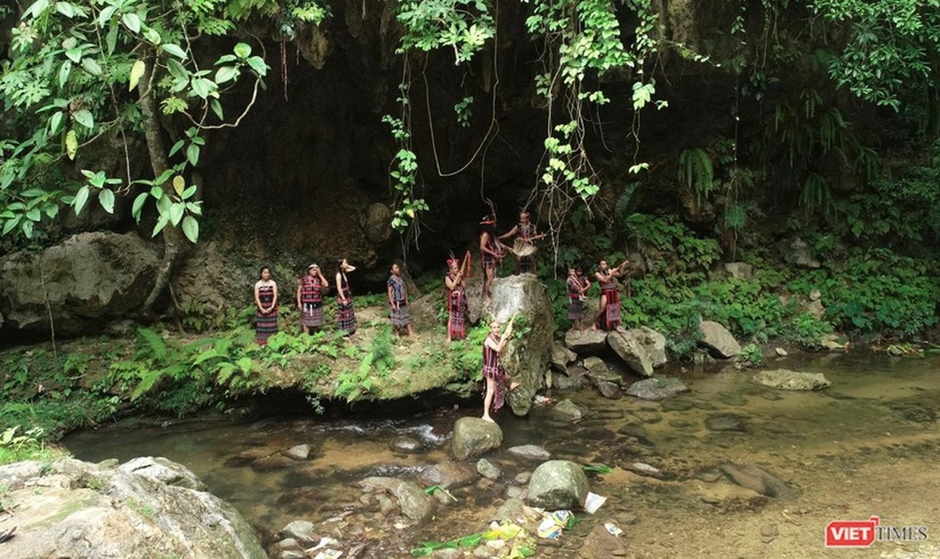 Quang Nam: Tuyet tac thien nhien Cong troi Dong Giang ngay xua va bay gio-Hinh-12