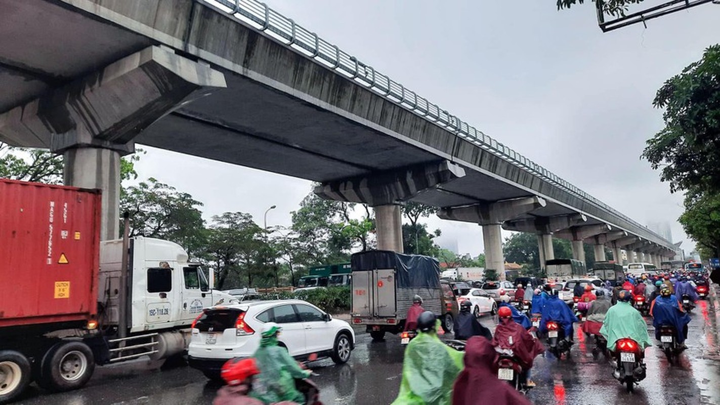 Mua trai mua, xe co un u hang dai tren nhieu tuyen duong o Ha Noi-Hinh-3