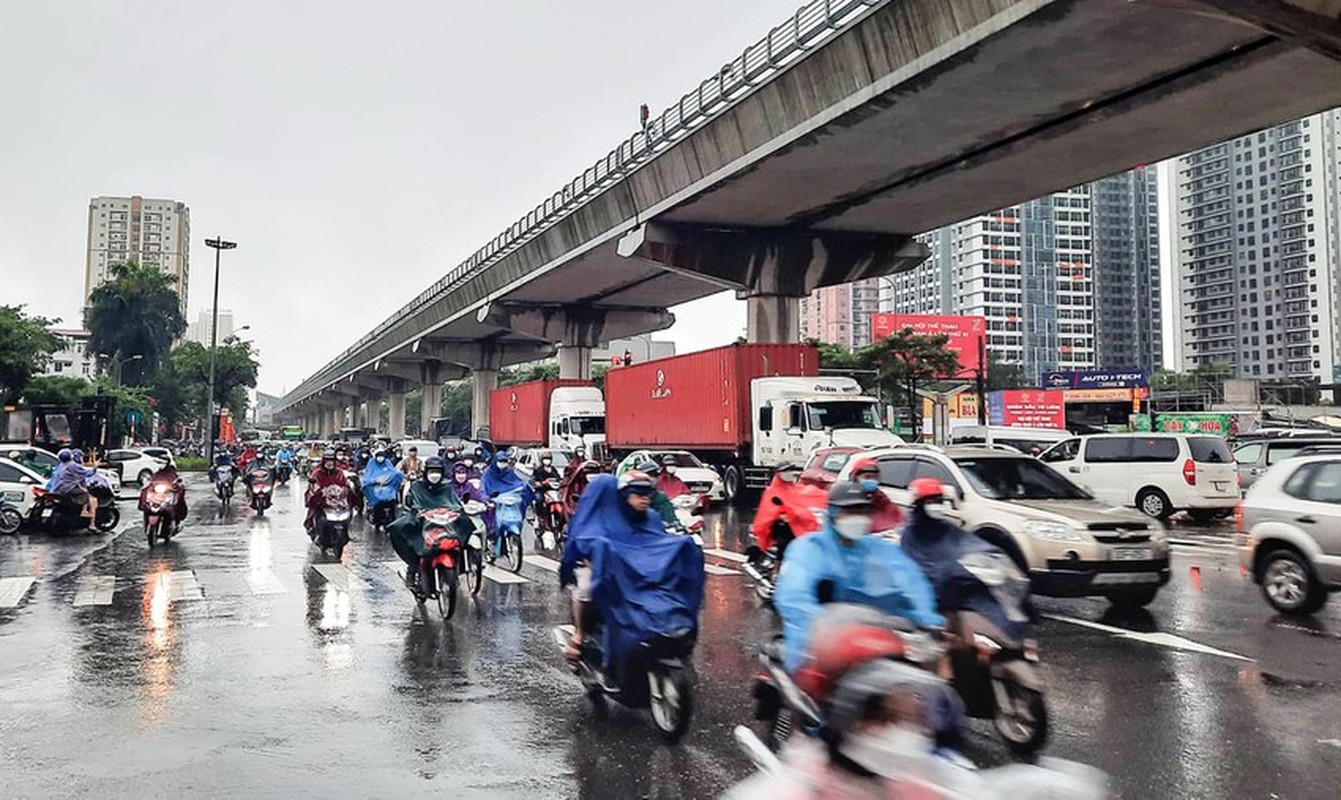 Mua trai mua, xe co un u hang dai tren nhieu tuyen duong o Ha Noi-Hinh-4