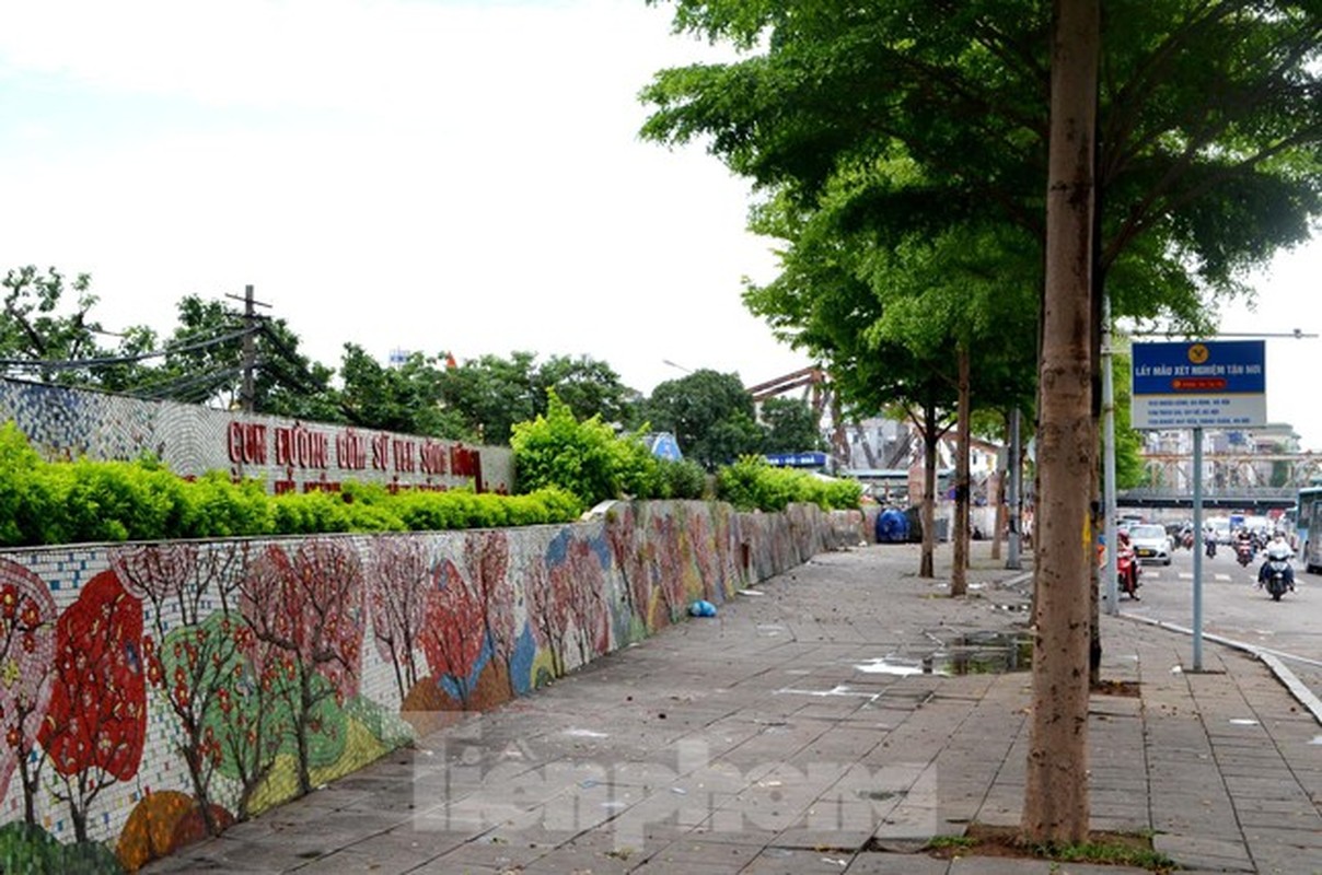 “Buc tranh gom dai nhat the gioi” o Ha Noi bi chay den