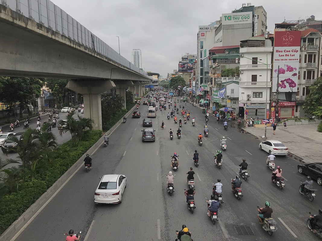 Duong Nguyen Trai, Ha Noi: Ngay dau ap dung phan lan cung tach o to, xe may-Hinh-12