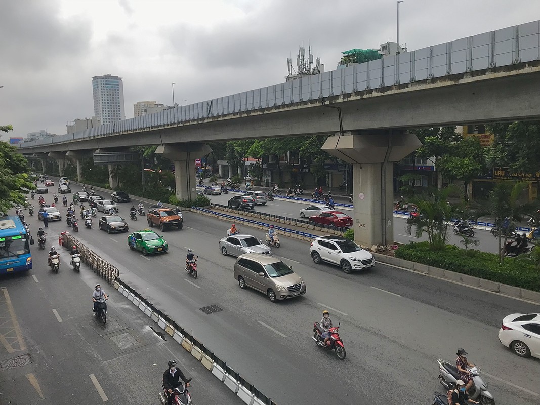 Duong Nguyen Trai, Ha Noi: Ngay dau ap dung phan lan cung tach o to, xe may-Hinh-13