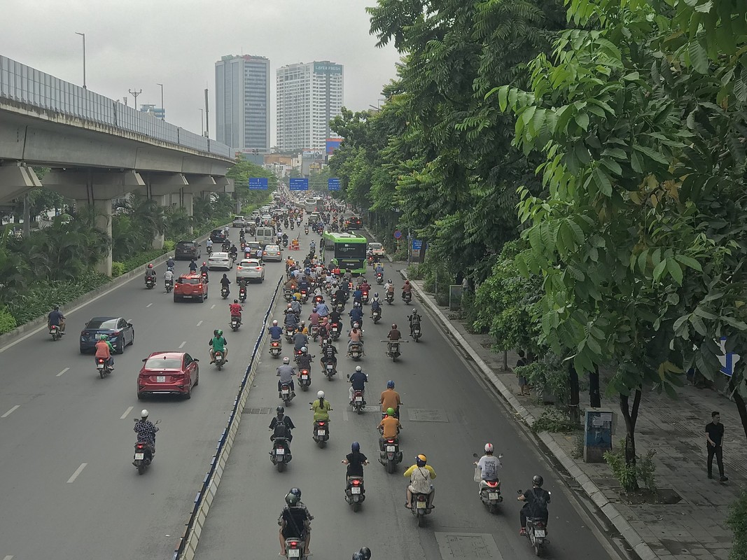 Duong Nguyen Trai, Ha Noi: Ngay dau ap dung phan lan cung tach o to, xe may-Hinh-2