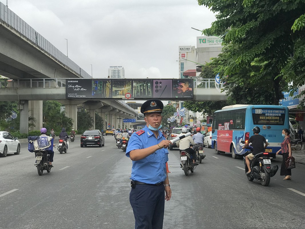 Duong Nguyen Trai, Ha Noi: Ngay dau ap dung phan lan cung tach o to, xe may-Hinh-8