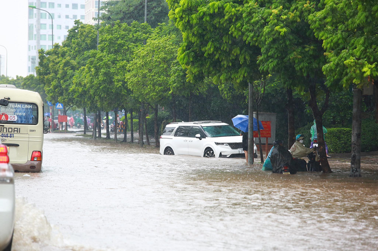 Ha Noi: Duong Duong Dinh Nghe ngap sau, nhieu xe chet may-Hinh-11