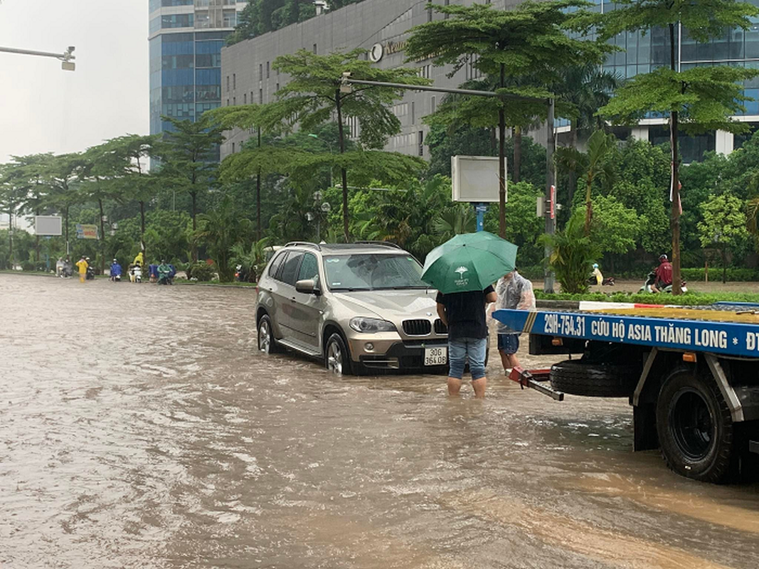 Ha Noi: Duong Duong Dinh Nghe ngap sau, nhieu xe chet may-Hinh-3