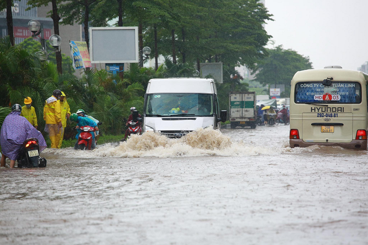 Ha Noi: Duong Duong Dinh Nghe ngap sau, nhieu xe chet may-Hinh-6