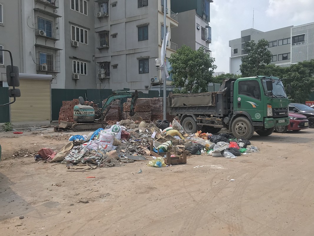 Ha Noi: Rac thai bua vay Vien Nghien cuu cao cap ve Toan-Hinh-4