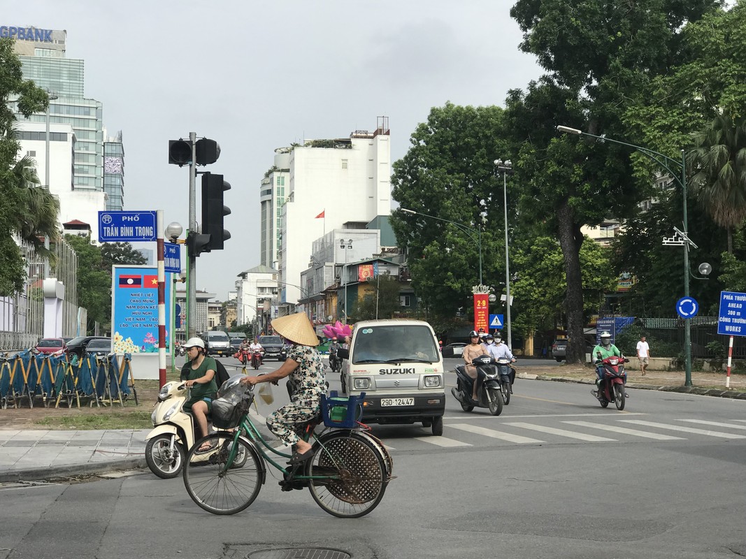 Rao duong Tran Hung Dao thi cong ga metro: Di chuyen qua day the nao?-Hinh-5