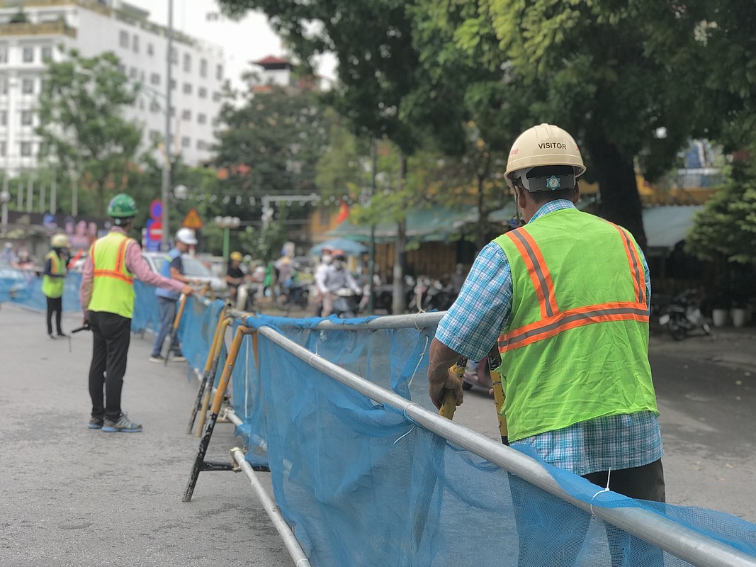 Rao duong Tran Hung Dao thi cong ga metro: Di chuyen qua day the nao?-Hinh-13