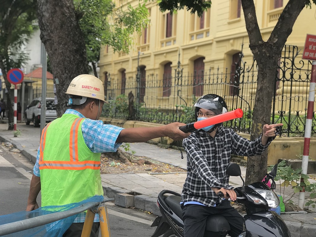 Rao duong Tran Hung Dao thi cong ga metro: Di chuyen qua day the nao?-Hinh-16