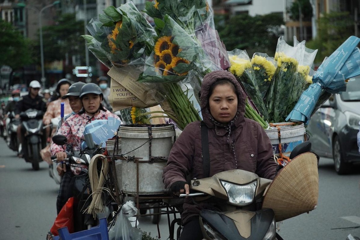 Ha Noi don gio lanh dau mua, nguoi dan thich thu mac ao am-Hinh-2