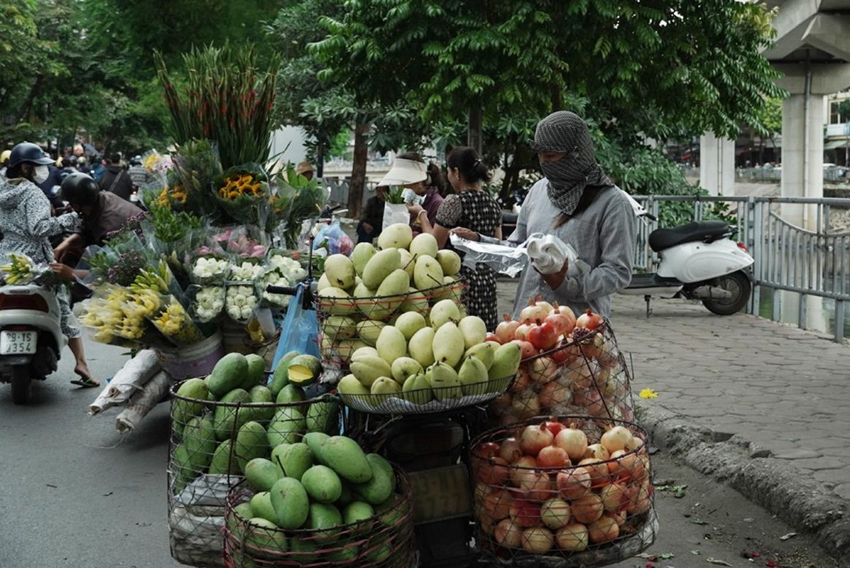 Ha Noi don gio lanh dau mua, nguoi dan thich thu mac ao am-Hinh-3