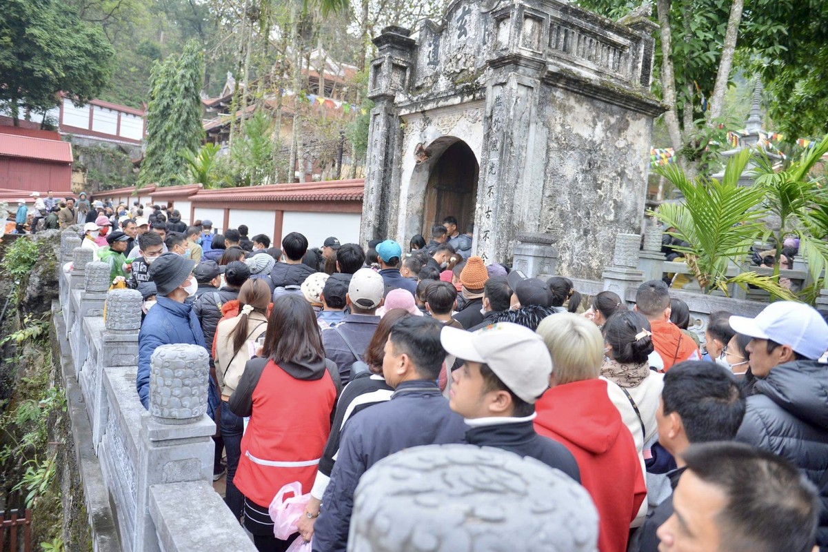 Khai hoi chua Huong: Du doan nam nay du khach dong dot bien-Hinh-8