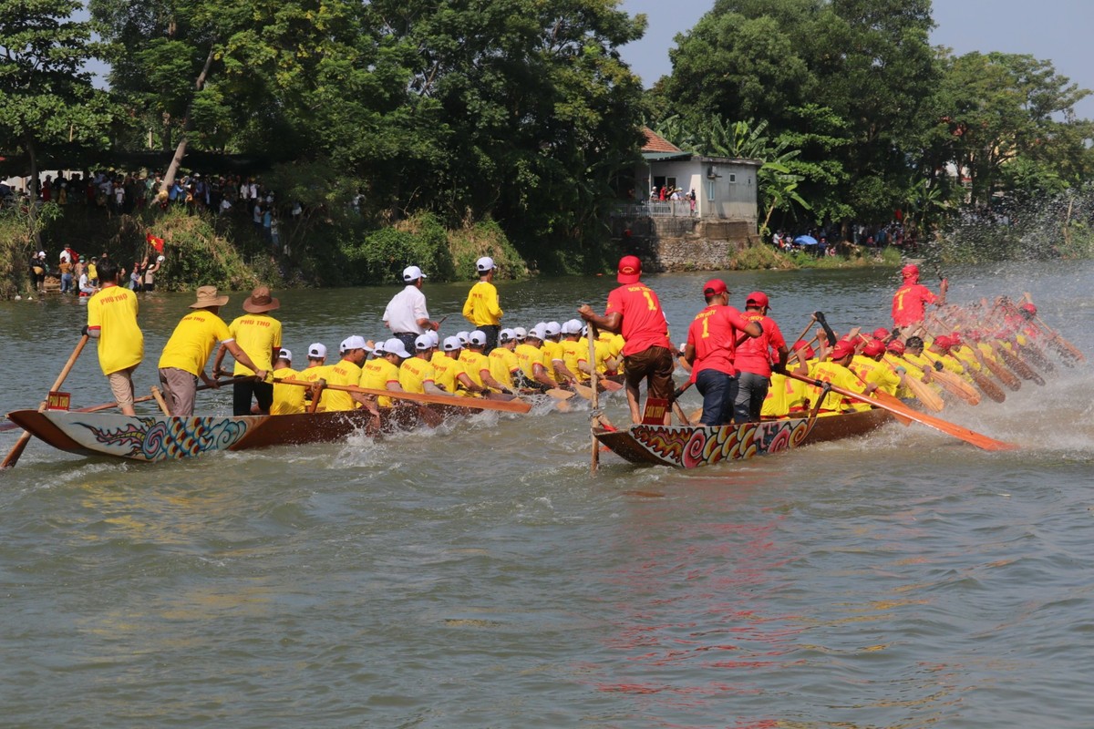 Quang Binh: Day song le hoi dua thuyen mung Tet Doc lap 2/9