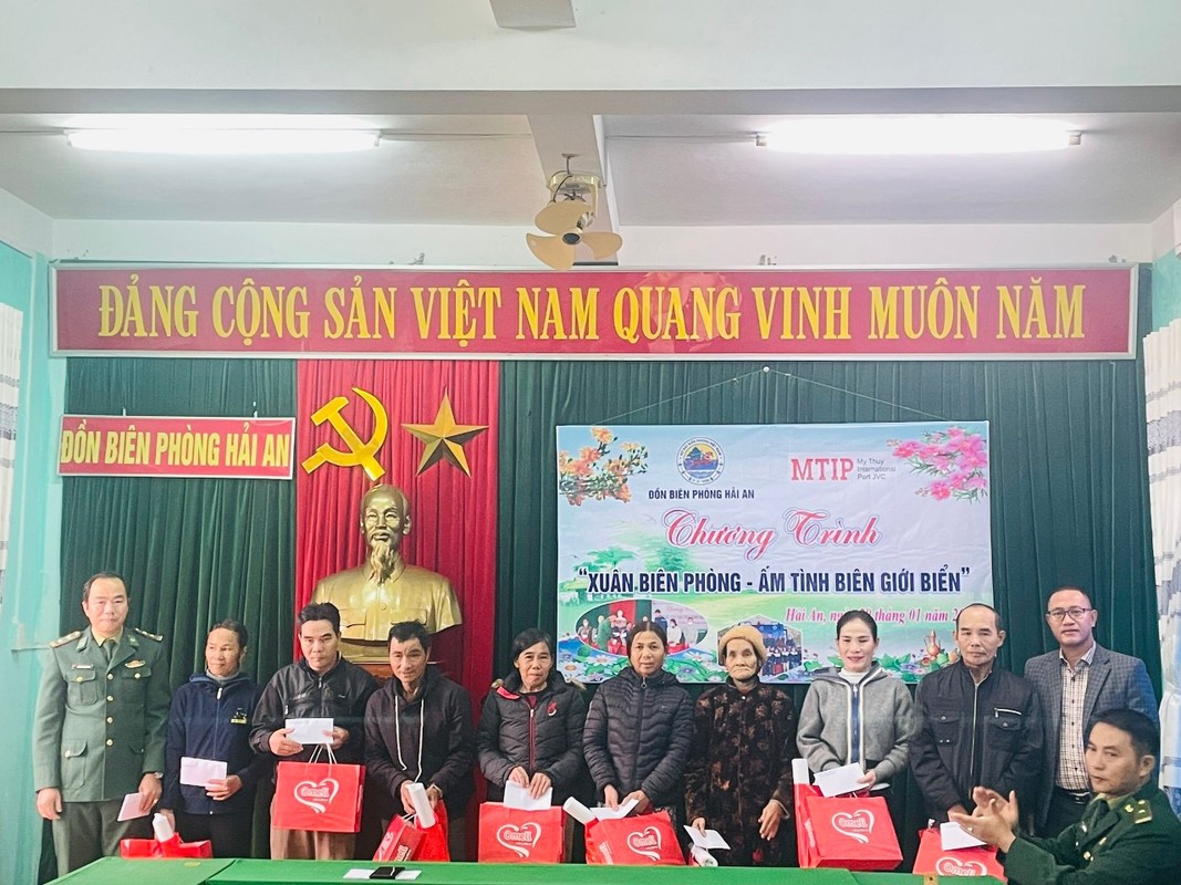 Dam tinh quan dan voi chuong trinh xuan bien phong am long dan ban-Hinh-6