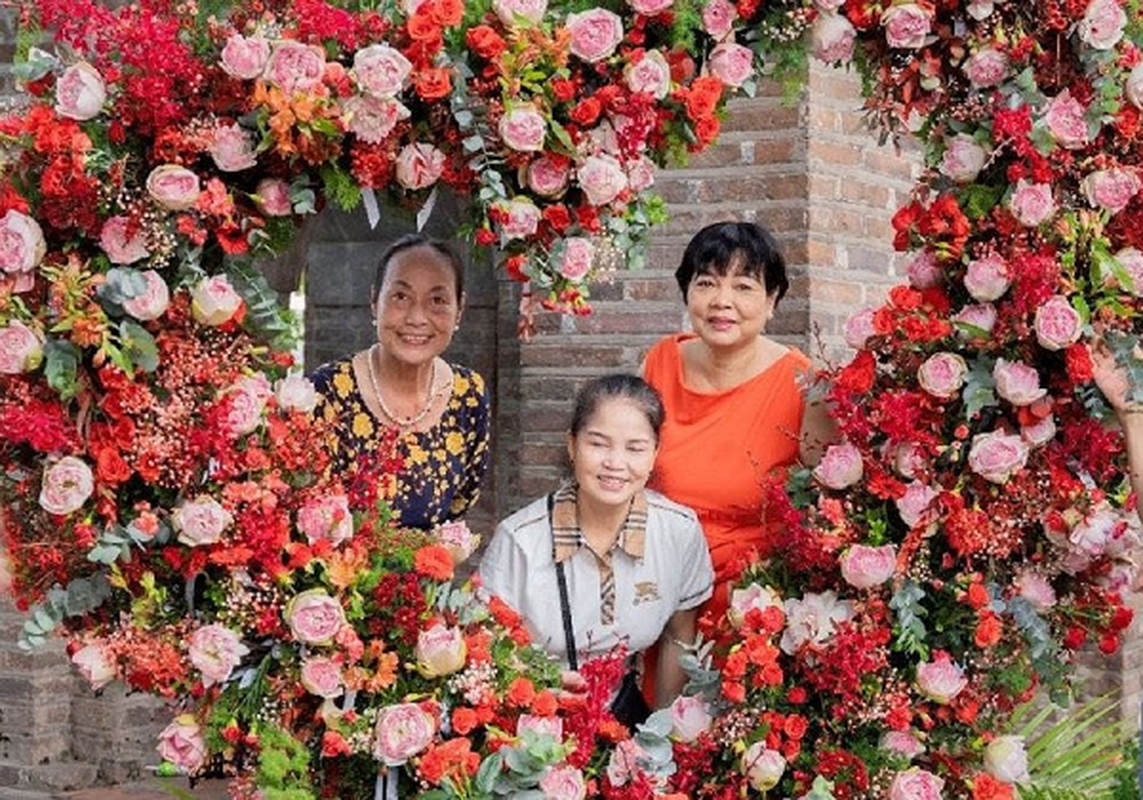 Trai tim hoa sen quanh ho Guom thu hut dong du khach-Hinh-15
