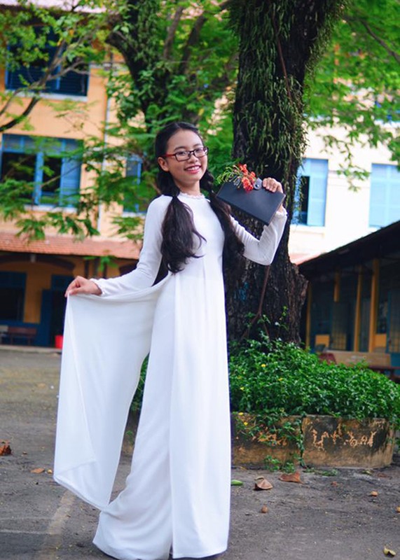 Phuong My Chi ra dang thieu nu trong ta ao dai trang-Hinh-7